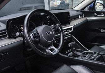 Подержанный автомобиль Kia K5 2020 года (9 фото)