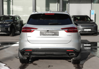 Подержанный автомобиль Hongqi HS5 2024 года (6 фото)