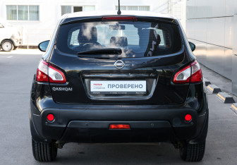 Подержанный автомобиль Nissan Qashqai 2013 года (6 фото)