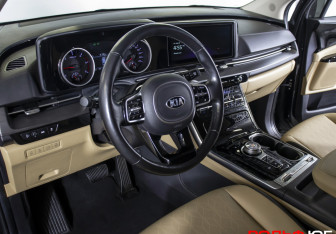 Подержанный автомобиль Kia Carnival 2021 года (23 фото)