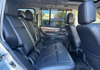Подержанный автомобиль Mitsubishi Pajero 2008 года (11 фото)