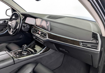 Подержанный автомобиль BMW X7 2019 года (11 фото)