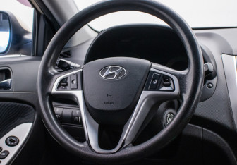 Подержанный автомобиль Hyundai Accent Sedan 2011 года (15 фото)