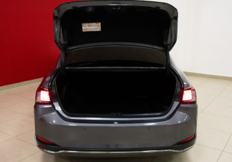 Подержанный автомобиль Lexus ES 2019 года (14 фото)