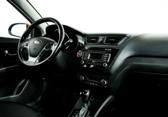 Подержанный автомобиль Kia Rio Sedan 2015 года (7 фото)