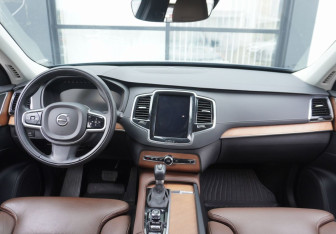 Подержанный автомобиль Volvo XC90 2019 года (14 фото)