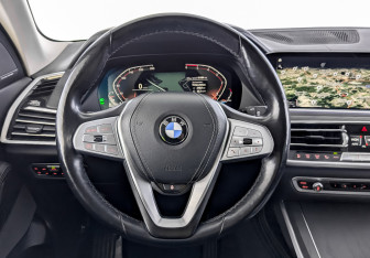 Подержанный автомобиль BMW X7 2019 года (24 фото)