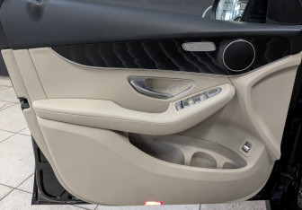 Подержанный автомобиль Mercedes-Benz GLC Coupe 2022 года (19 фото)