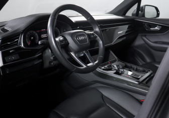Подержанный автомобиль Audi Q7 2021 года (14 фото)