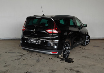 Подержанный автомобиль Renault Scenic 2019 года (4 фото)