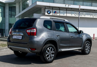 Подержанный автомобиль Nissan Terrano 2015 года (5 фото)