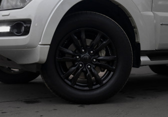 Подержанный автомобиль Mitsubishi Pajero 2020 года (24 фото)