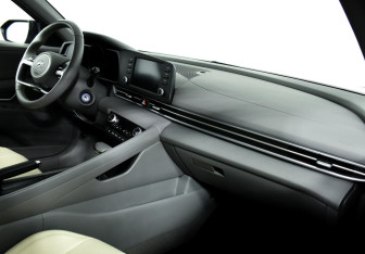 Подержанный автомобиль Hyundai Elantra Sedan 2021 года (8 фото)