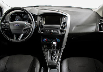 Подержанный автомобиль Ford Focus Hatchback 2017 года (11 фото)