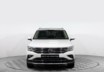 Подержанный автомобиль Volkswagen Tiguan 2021 года (2 фото)