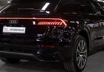 Подержанный автомобиль Audi Q8 2020 года (30 фото)