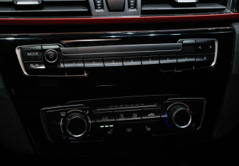 Подержанный автомобиль BMW X1 2016 года (18 фото)