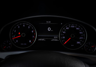 Подержанный автомобиль Volkswagen Touareg 2012 года (15 фото)