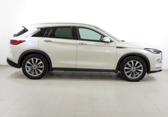 Подержанный автомобиль Infiniti QX50 2018 года (4 фото)