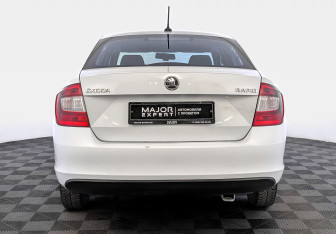 Подержанный автомобиль Skoda Rapid Liftback 2017 года (6 фото)