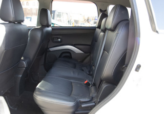 Подержанный автомобиль Mitsubishi Outlander 2011 года (10 фото)