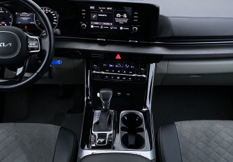 Подержанный автомобиль Kia Carnival 2021 года (13 фото)