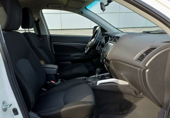 Подержанный автомобиль Mitsubishi ASX 2012 года (19 фото)