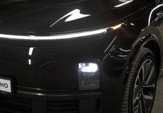 Подержанный автомобиль LiXiang L9 2023 года (25 фото)