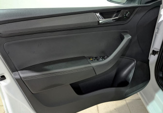 Подержанный автомобиль Skoda Rapid Liftback 2021 года (19 фото)