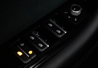 Подержанный автомобиль Geely Monjaro 2023 года (16 фото)