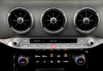 Подержанный автомобиль Kia Stinger 2019 года (14 фото)