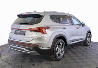 Подержанный автомобиль Hyundai Santa Fe 2021 года (5 фото)