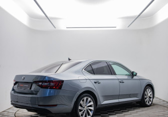 Подержанный автомобиль Skoda Superb Liftback 2019 года (5 фото)