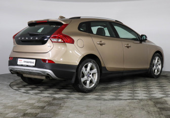 Подержанный автомобиль Volvo V40 Hatchback 2013 года (5 фото)