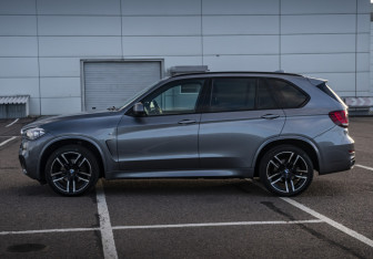 Подержанный автомобиль BMW X5 2018 года (10 фото)