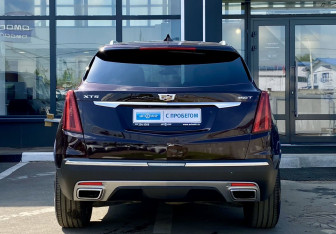 Подержанный автомобиль Cadillac XT5 2021 года (6 фото)