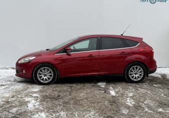 Подержанный автомобиль Ford Focus Hatchback 2012 года (8 фото)