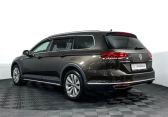 Подержанный автомобиль Volkswagen Passat Wagon 2017 года (7 фото)