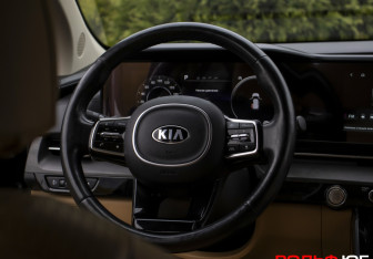 Подержанный автомобиль Kia Carnival 2021 года (13 фото)