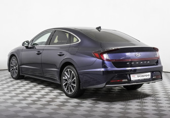 Подержанный автомобиль Hyundai Sonata 2019 года (7 фото)