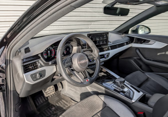 Подержанный автомобиль Audi A4 Sedan 2021 года (16 фото)