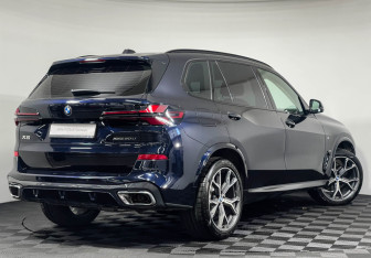 Подержанный автомобиль BMW X5 2025 года (2 фото)
