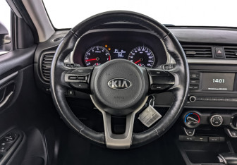 Подержанный автомобиль Kia Rio Hatchback 2021 года (19 фото)