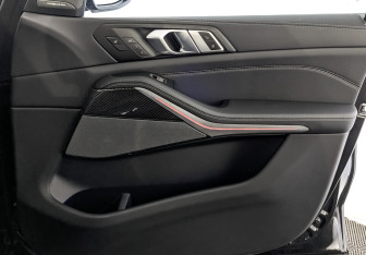 Подержанный автомобиль BMW X7 2024 года (25 фото)