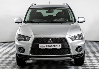 Подержанный автомобиль Mitsubishi Outlander 2010 года (2 фото)