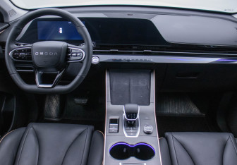 Подержанный автомобиль Omoda C5 2023 года (13 фото)