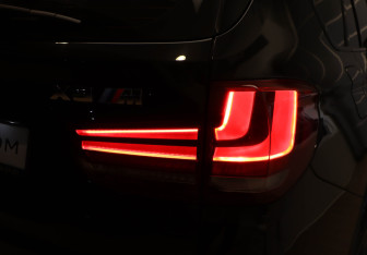 Подержанный автомобиль BMW X5 M 2018 года (27 фото)