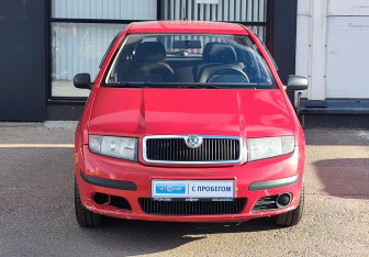 Подержанный автомобиль Skoda Fabia Hatchback 2004 года (2 фото)