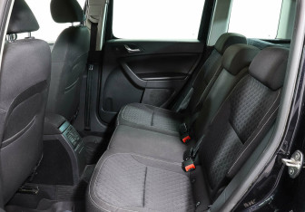 Подержанный автомобиль Skoda Yeti 2016 года (17 фото)