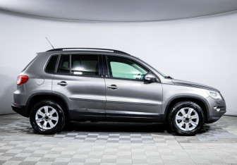 Подержанный автомобиль Volkswagen Tiguan 2009 года (4 фото)